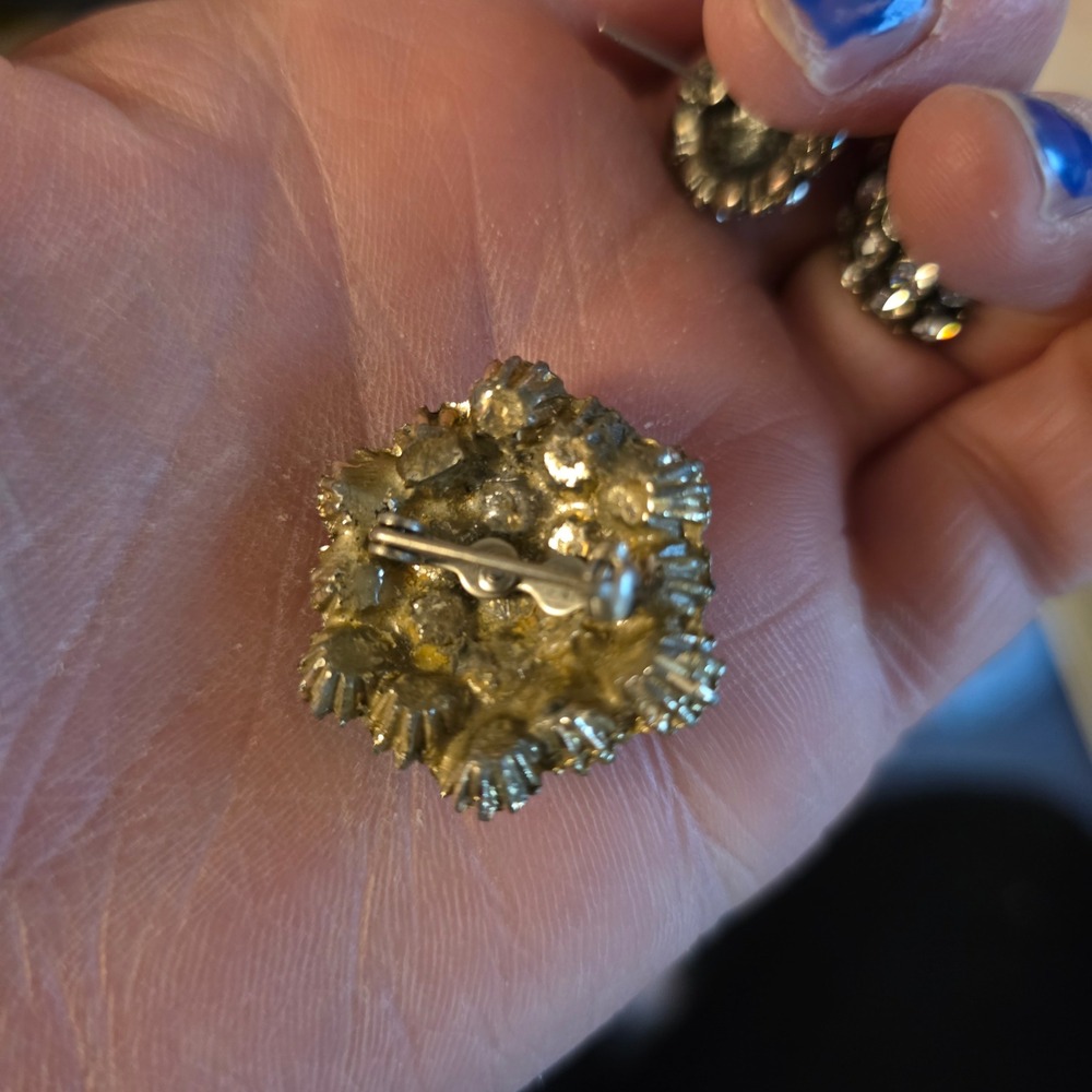 Vintage Aurora Borealis Rhinestone Dome Brooch Gold Tone Tiered Starburst Pin - Picture 13 of 15